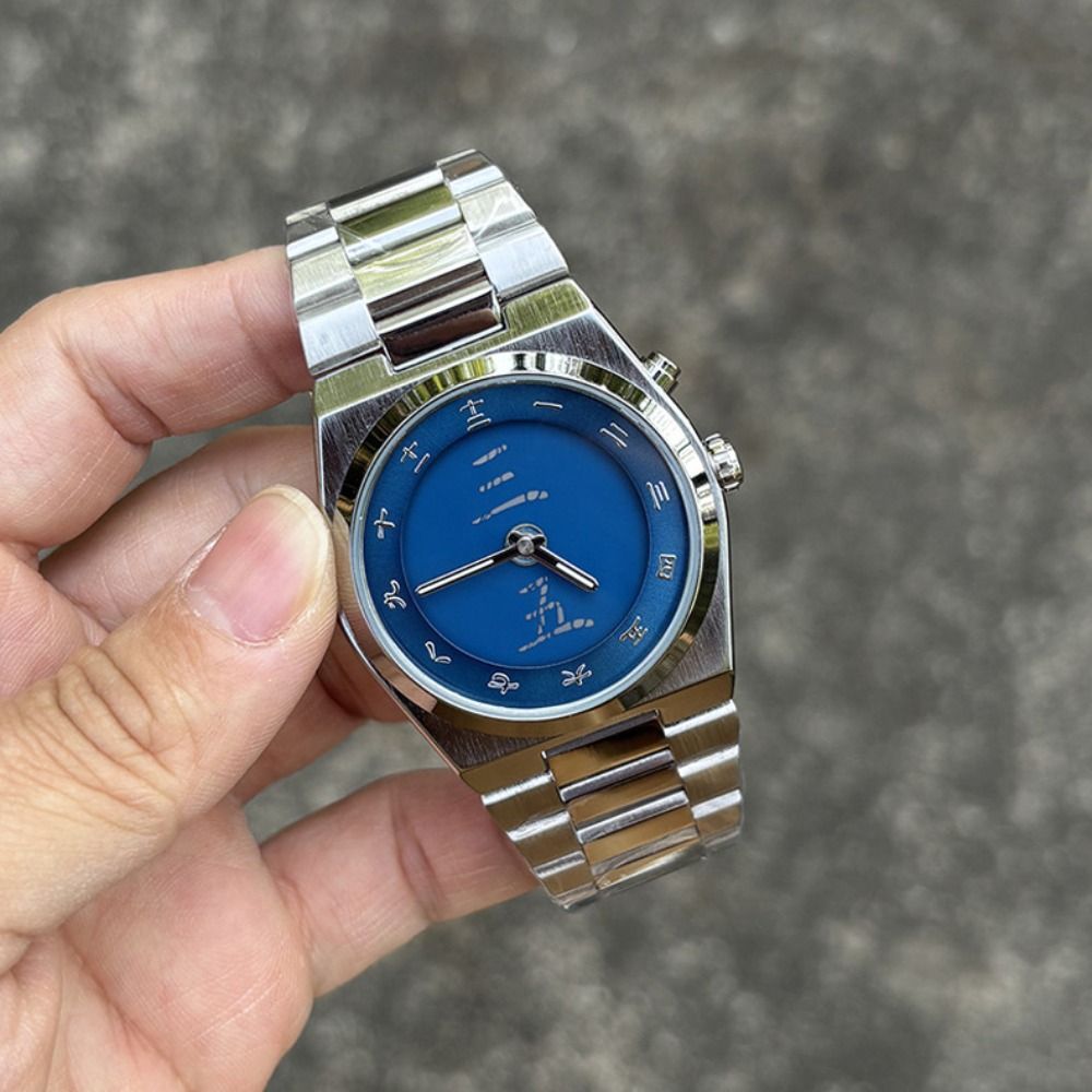 Vintage Fashion Bloggers - Cool Y2K Vintage Watches Fashion Girls