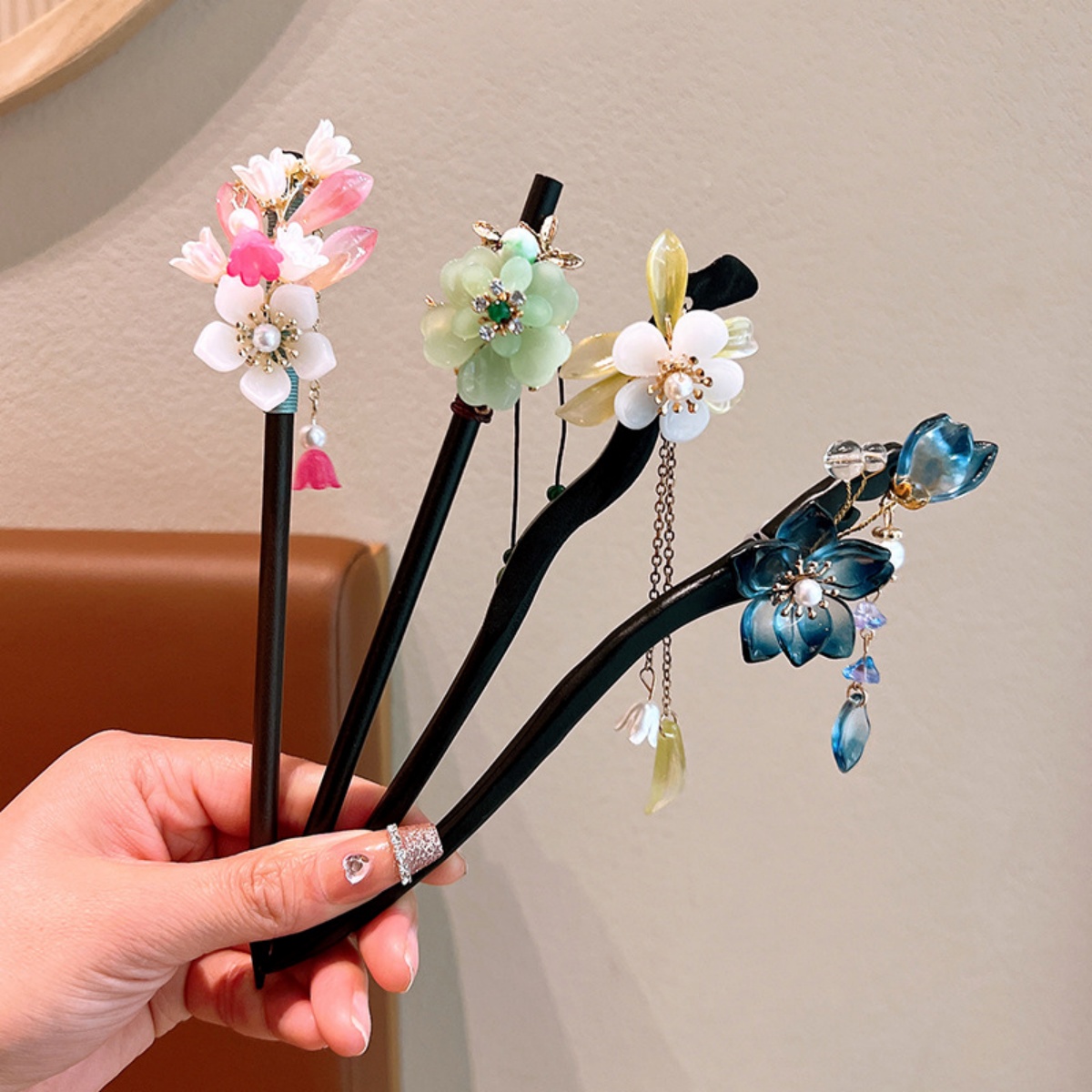 Exquisite Flower Tassel Wooden - огляд і ціна Vintage Fashion In Chinese