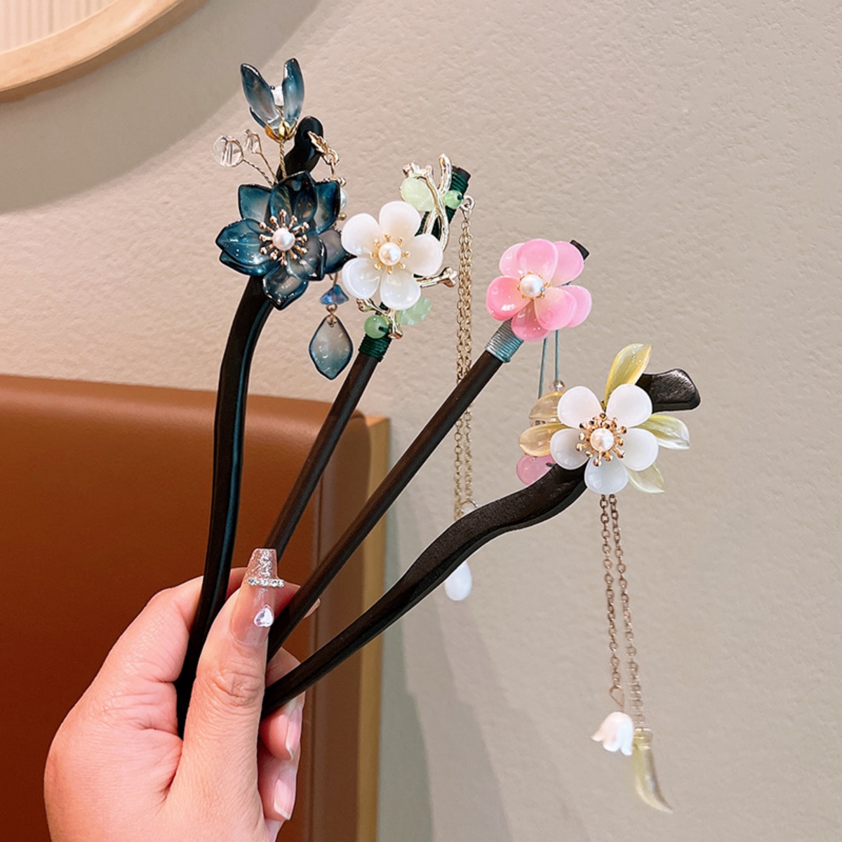 Exquisite Flower Tassel Wooden - огляд і ціна Vintage Fashion In Chinese